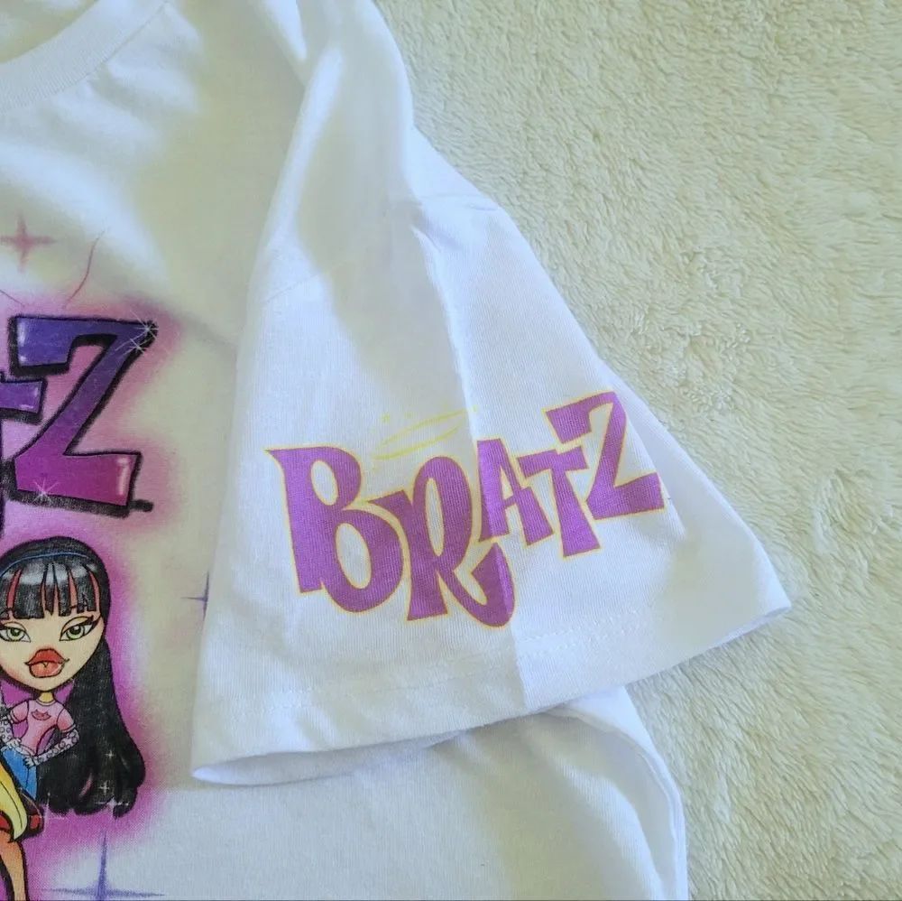 BRATZ Airbrush Graffiti Graphic Tee👕 - NWOT - Picture 8 of 12